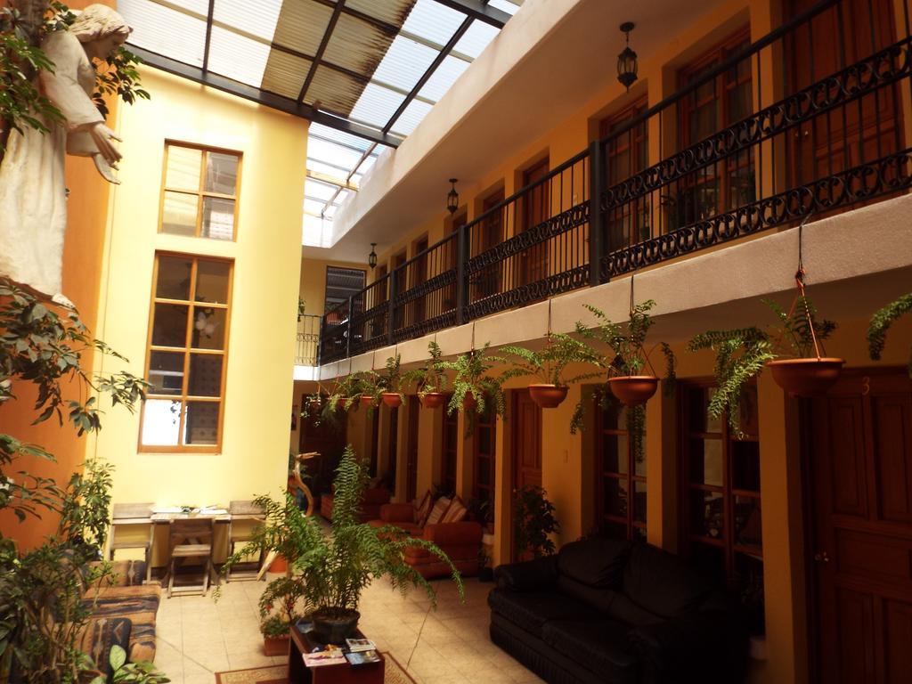 Hotel Kasa Kamelot Кесальтенанго Экстерьер фото